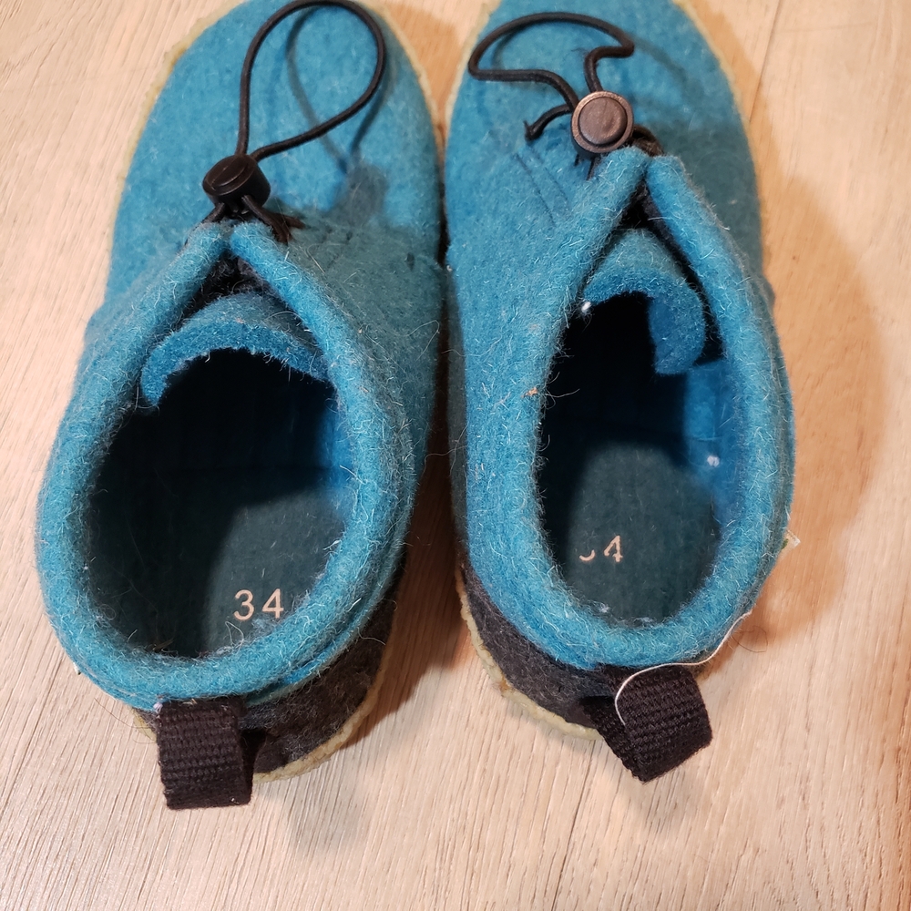 Blue Wool Kids Slippers - Picture 2 of 5